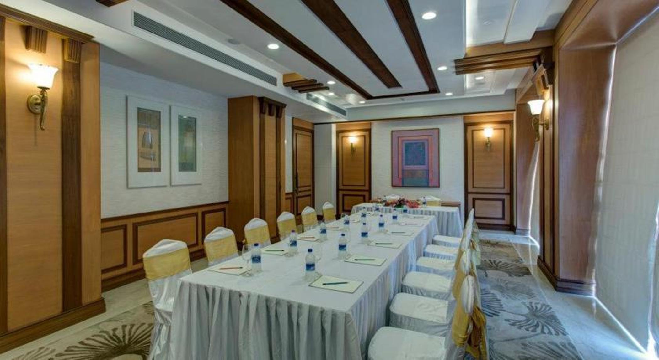 Royal Tulip Navi Mumbai Hotel Exterior photo