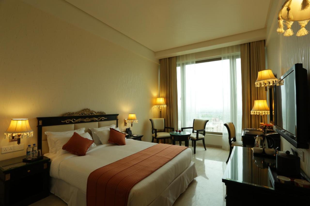 Royal Tulip Navi Mumbai Hotel Exterior photo